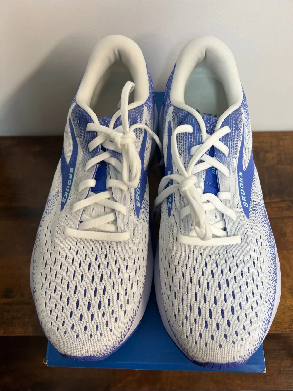 Brooks like new